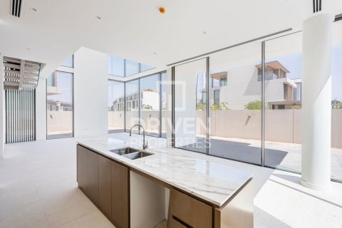 Вилла в Nadd Al Sheba, Дубай, ОАЭ 4 спальни, 474.46м2 № 767047