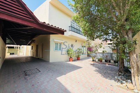 Willa do wynajęcia w Umm Suqeim, Dubai, ZEA 4 sypialnie, 372 mkw., nr 685595 - zdjęcie 3