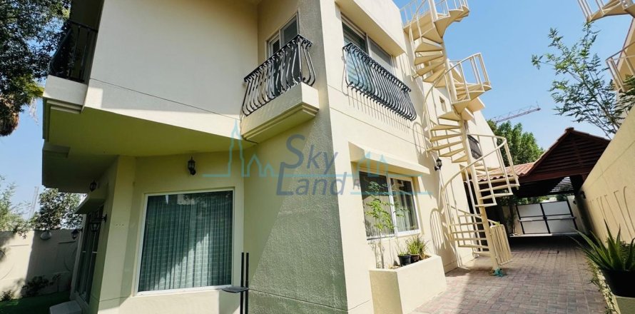 Willa w Umm Suqeim, Dubai, ZEA 4 sypialnie, 372 mkw. nr 685595