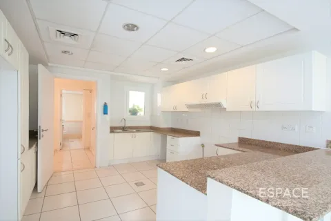 Villa til salg i The Lakes, Dubai, UAE 3 soveværelser, 237 kvm № 737947 - foto 4