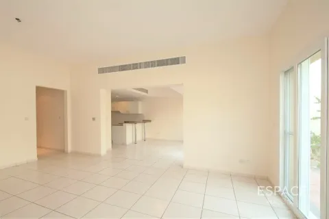 Villa til salg i The Lakes, Dubai, UAE 3 soveværelser, 237 kvm № 737947 - foto 3