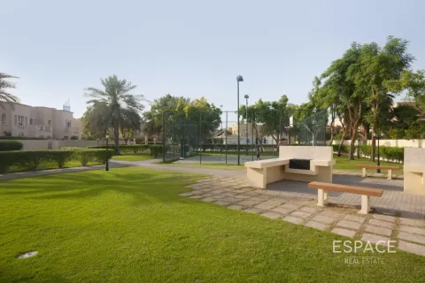 Villa til salg i The Lakes, Dubai, UAE 3 soveværelser, 237 kvm № 737947 - foto 10