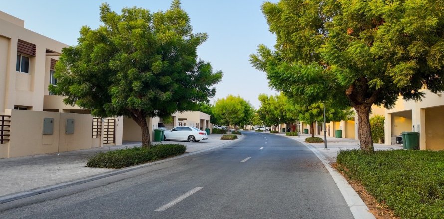 Řadový dům v Ras Al Khaimah, SAE 3 ložnice, 316 m² Č.: 734716