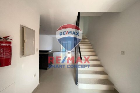 Villa in Al Reef, Abu Dhabi, UAE 3 bedrooms, 174.1 sq.m. № 515814 - photo 3