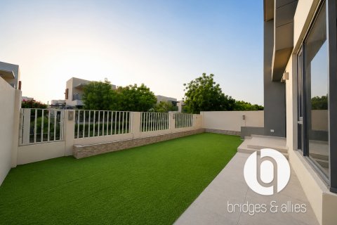 Vilë në Dubai Hills Estate, Emiratet e Bashkuara Arabe 4 dhoma gjumi, 228 m2. № 766397