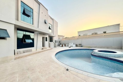 Βίλα σε Al Barsha, Dubai, ΗΑΕ 5 υπνοδωμάτια, 1393.5 τ.μ. Αρ. 637476