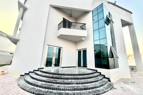 Vila v Al Barsha, Dubai, SAE 5 spální, 1393.5 m2 č. 637476 - Fotografia 8