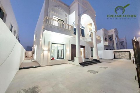 Villa i Al Helio, Ajman, Emiratene 5 soverom, 362.3 kvm nr. 512471