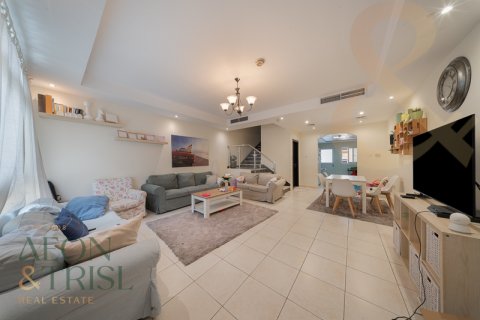 Jumeirah Village Circle、Dubai、UAEにあるヴィラ 3ベッドルーム、143 m2 No648146