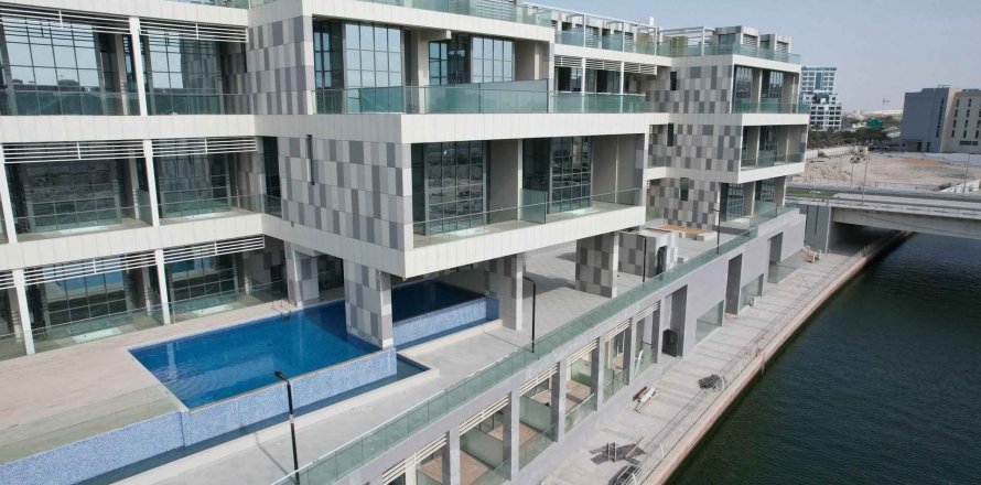 Al Raha Beach, Abu Dhabi, UAE의 가게 83.05제곱미터 번호 259785