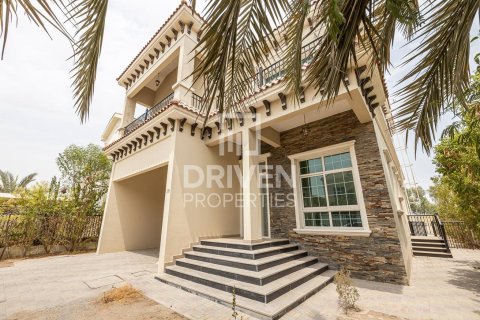 Üürile anda villa asukohaga The Villa, Dubai, AÜE: 5 magamistoaga, 561.04 m² Nr 756907 - pilt 3