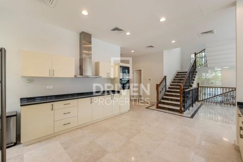 Üürile anda villa asukohaga The Villa, Dubai, AÜE: 5 magamistoaga, 561.04 m² Nr 756907 - pilt 6