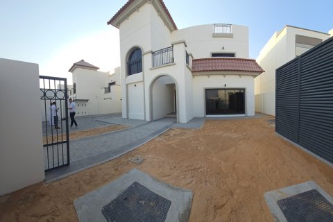 Vila di Abu Dhabi, UAE 4 bilik tidur, 376 meter persegi № 717284 - foto 2