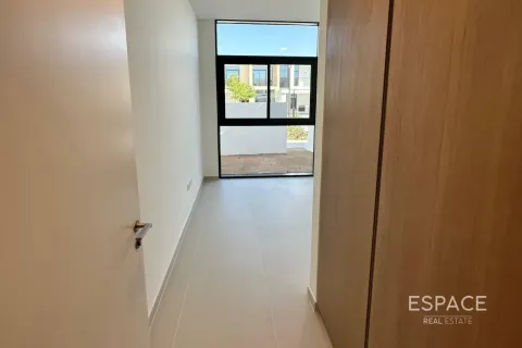 Kaupunkipientalo Dubai South (Dubai World Central), Dubai, Arabiemiraatit 4 makuuhuonetta, 231 m2 № 738296 - kuva 8