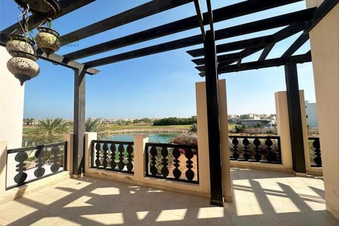 Al Hamra Village, Ras Al Khaimah, BAE’de kiralık villa 5 yatak odası, 982.6 m&sup2; No 512536 - fotoğraf 24