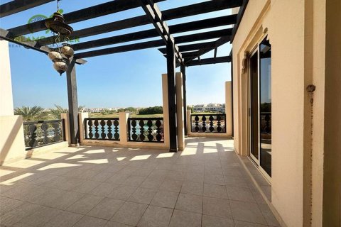 Al Hamra Village, Ras Al Khaimah, BAE’de kiralık villa 5 yatak odası, 982.6 m&sup2; No 512536 - fotoğraf 2