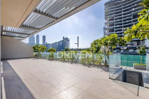 Apartamento para arrendamento em Al Wasl, Dubai, EAU 3 quartos, 290.04 m2 № 768174 - foto 2