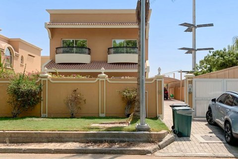 فيلا للإيجار في الصفا، دبي، الإمارات العربية المتحدة 4 غرفة نوم ، 5870.36 متر مربع ، رقم 768834 - صورة 3