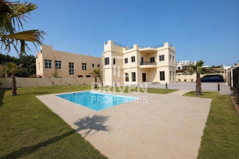 ویلا در Al Safa، Dubai ، امارات متحده عربی 5 خوابه ، 1300.92 متر مربع.  شماره 768072
