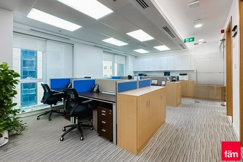 Зняти в оренду офіс в Sheikh Zayed Road, Дубай, ОАЕ 97.9м2, № 757822 - фото 2