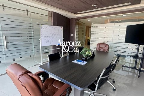 Business Bay, Dubai, UAE의 임대용 사무실 189제곱미터 번호 766389 - 사진 6