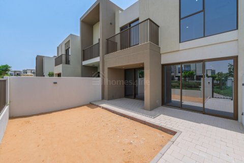 Kaupunkipientalo Dubai Land, Dubai, Arabiemiraatit 3 makuuhuonetta, 161 m2 № 721209 - kuva 3