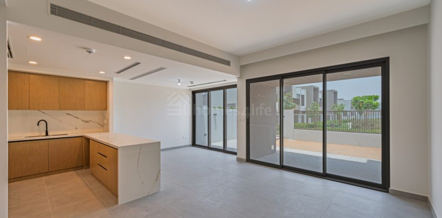 Kaupunkipientalo Dubai Land, Dubai, Arabiemiraatit 3 makuuhuonetta, 161 m2 № 721209