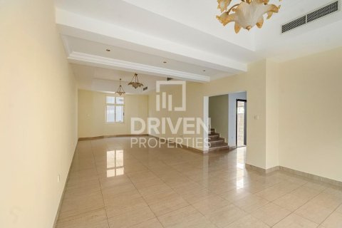 Vilë në Mirdif, Dubai, Emiratet e Bashkuara Arabe 3 dhoma gjumi, 195.1 m2. № 757306
