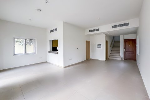 Villa in Dubai Land, UAE 3 bedrooms, 325.06 sq.m. № 749694 - photo 2