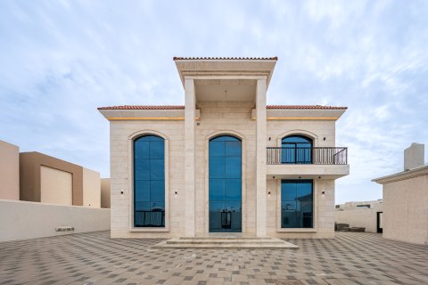 Vilë në Al Aweer, Dubai, Emiratet e Bashkuara Arabe 5 dhoma gjumi, 836.13 m2. № 750794