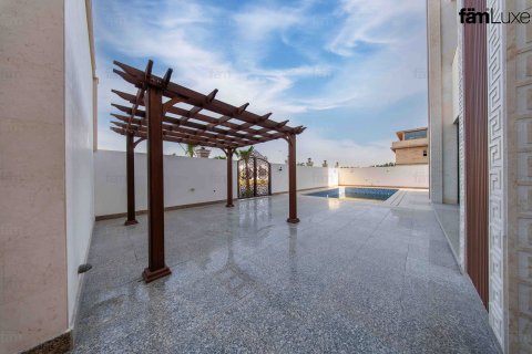 Villa in Dubai, UAE 6 bedrooms, 915 sq.m. № 702572 - photo 29