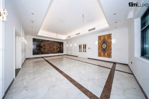 Villa in Dubai, UAE 6 bedrooms, 915 sq.m. № 702572 - photo 13