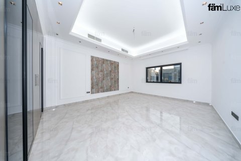 Villa in Dubai, UAE 6 bedrooms, 915 sq.m. № 702572 - photo 8