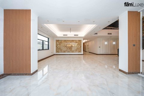 Villa in Dubai, UAE 6 bedrooms, 915 sq.m. № 702572 - photo 4