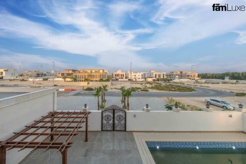 Villa in Dubai, UAE 6 bedrooms, 915 sq.m. № 702572 - photo 18