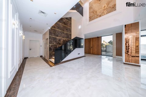 Villa in Dubai, UAE 6 bedrooms, 915 sq.m. № 702572 - photo 11