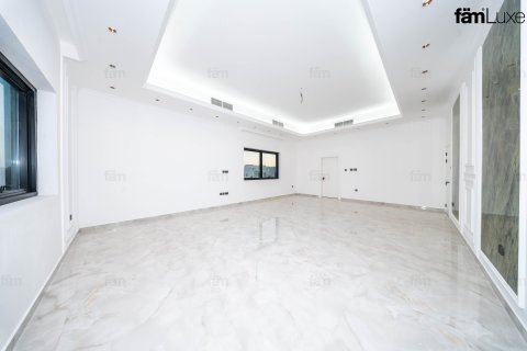 Villa in Dubai, UAE 6 bedrooms, 915 sq.m. № 702572 - photo 17