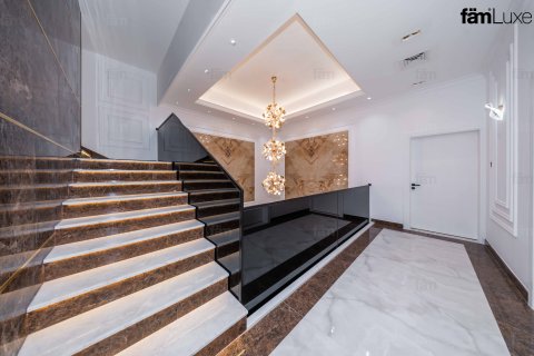 Villa in Dubai, UAE 6 bedrooms, 915 sq.m. № 702572 - photo 24