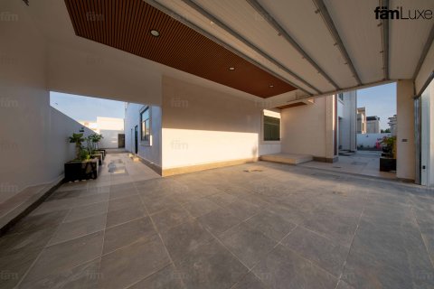 Villa in Dubai, UAE 6 bedrooms, 915 sq.m. № 702572 - photo 19