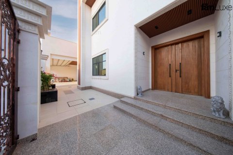 Villa in Dubai, UAE 6 bedrooms, 915 sq.m. № 702572 - photo 20
