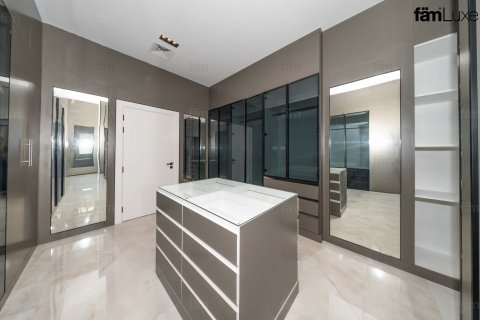 Villa in Dubai, UAE 6 bedrooms, 915 sq.m. № 702572 - photo 16
