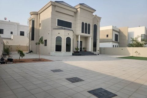 Villa in Nadd Al Sheba, Dubai, UAE 5 bedrooms, 557 sq.m. № 740635 - photo 4