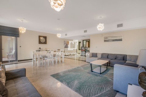 Apartmen di Jumeirah Beach Residence, Dubai, UAE 3 bilik tidur, 202 meter persegi № 663158 - foto 16