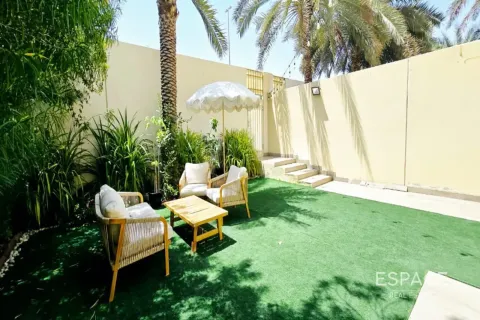 Villa te huur in The Springs, Dubai, VAE 3 slaapkamers, 228 vr.m., nr 738120 - foto 2