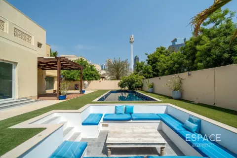 Villa te huur in Meadows, Dubai, VAE 5 slaapkamers, 391 vr.m., nr 738119 - foto 20