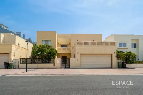 Villa te huur in Meadows, Dubai, VAE 5 slaapkamers, 391 vr.m., nr 738119 - foto 3
