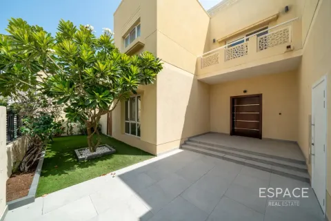 Villa te huur in Meadows, Dubai, VAE 5 slaapkamers, 391 vr.m., nr 738119 - foto 2