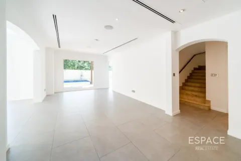 Villa te huur in Meadows, Dubai, VAE 5 slaapkamers, 391 vr.m., nr 738119 - foto 4