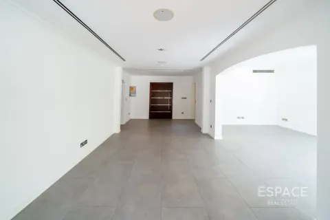 Villa te huur in Meadows, Dubai, VAE 5 slaapkamers, 391 vr.m., nr 738119 - foto 6