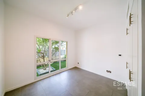 Villa te huur in Meadows, Dubai, VAE 5 slaapkamers, 391 vr.m., nr 738119 - foto 9